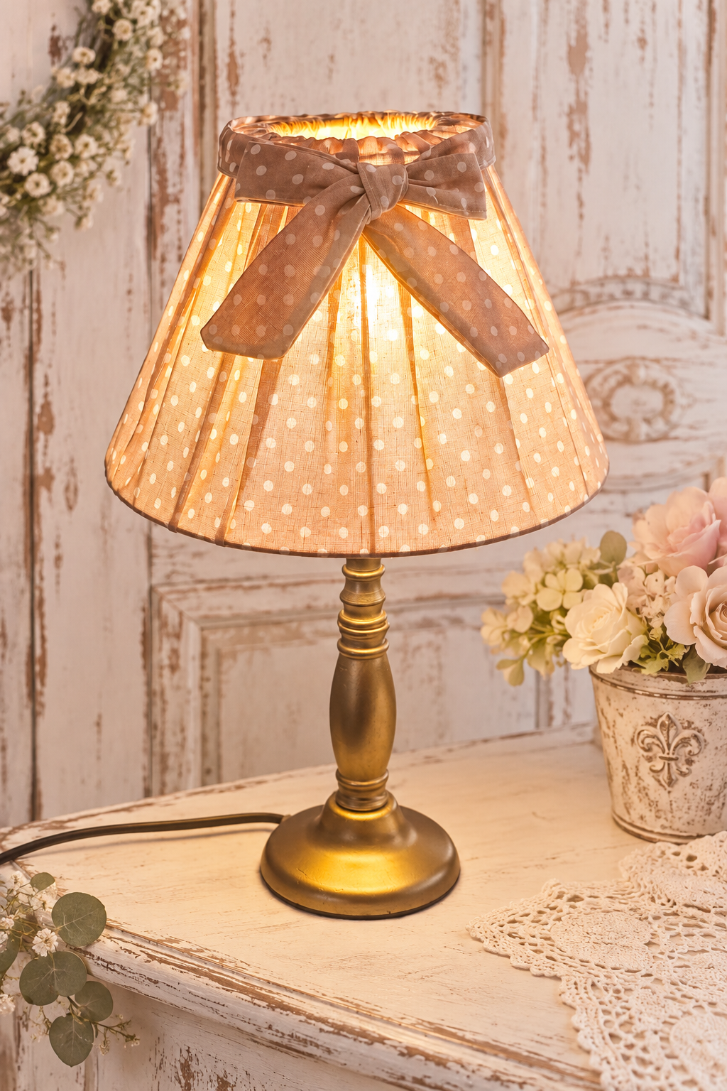 Clayre & Eef Lampe mit Gold Fuß und Schirm rosa/weiss Punkten ca.40cm