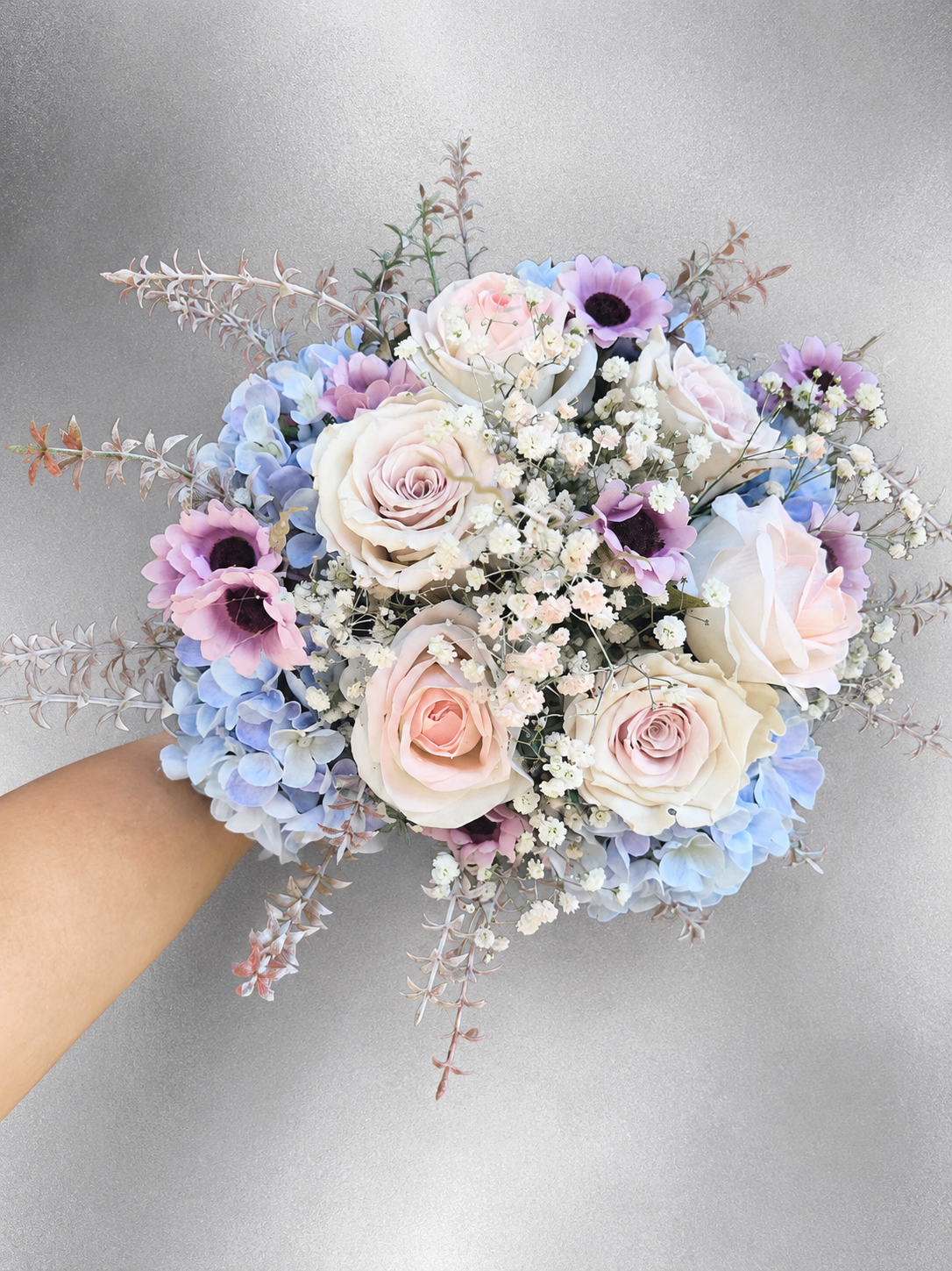 Blumenstrauß mit haltbaren  Rosen, echtem Schleierkraut und Kunstblumen handgefertigt (Unikat) mittel groß